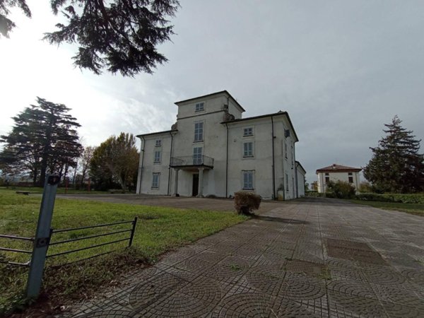 casa indipendente in vendita a Carpaneto Piacentino