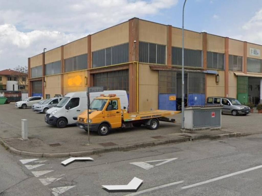 locale commerciale in vendita a Carpaneto Piacentino
