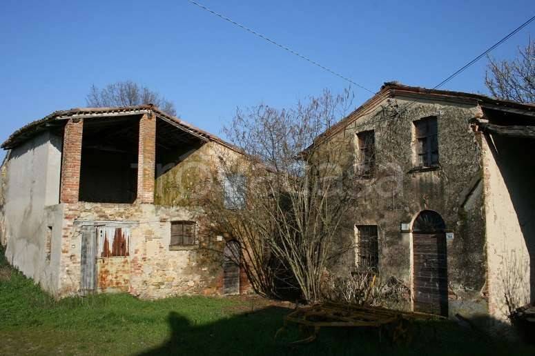 casa indipendente in vendita a Carpaneto Piacentino