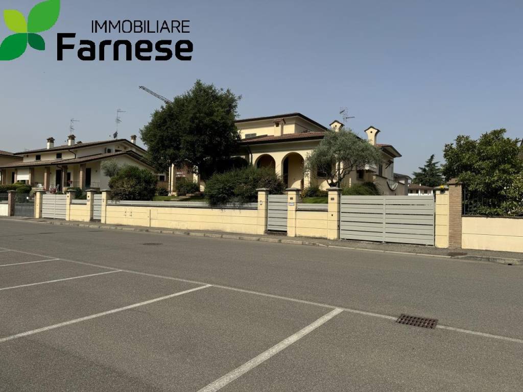 casa indipendente in vendita a Carpaneto Piacentino