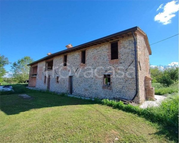 casa indipendente in vendita a Carpaneto Piacentino