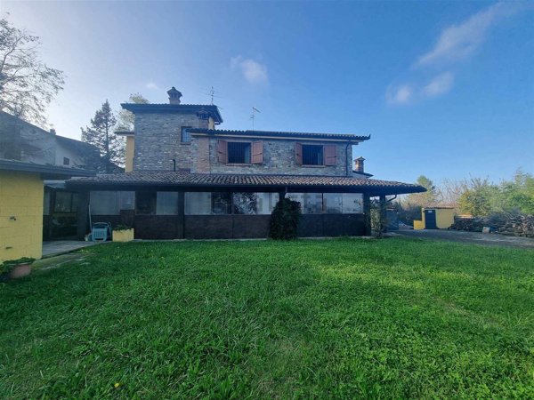 casa indipendente in vendita a Carpaneto Piacentino in zona Magnano