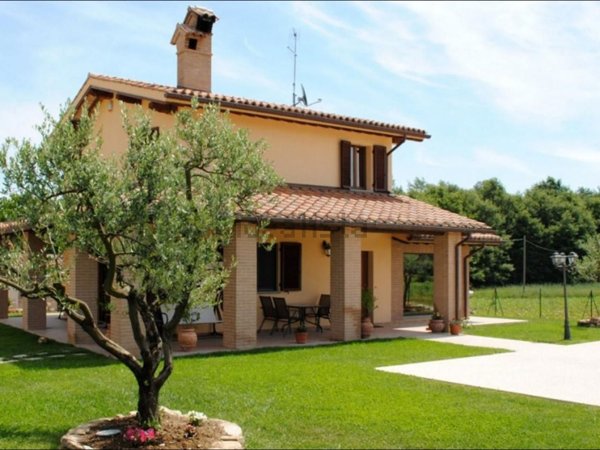 casa indipendente in vendita a Carpaneto Piacentino