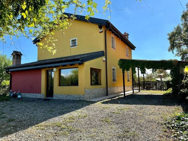 casa indipendente in vendita a Carpaneto Piacentino