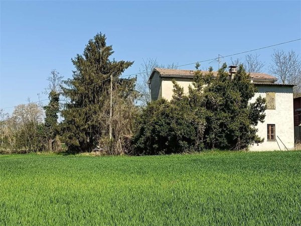 casa indipendente in vendita a Carpaneto Piacentino in zona Celleri