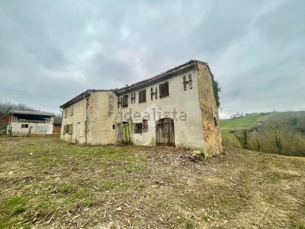 casa indipendente in vendita a Carpaneto Piacentino in zona Rezzano
