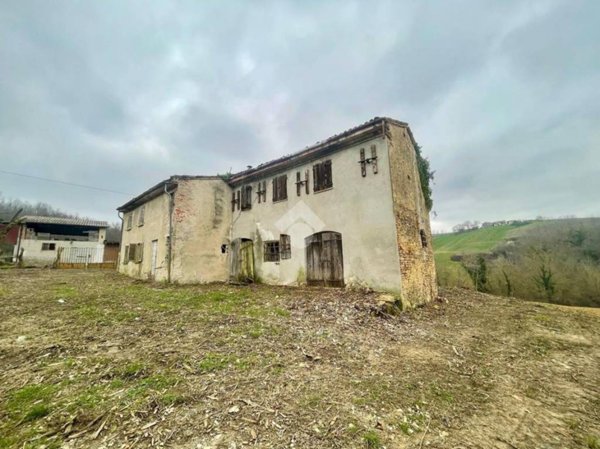 casa indipendente in vendita a Carpaneto Piacentino in zona Rezzano