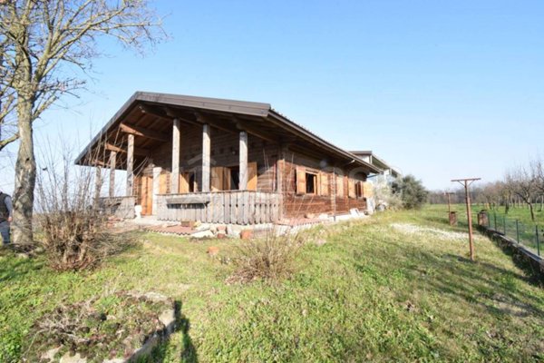 casa indipendente in vendita a Carpaneto Piacentino in zona Travazzano