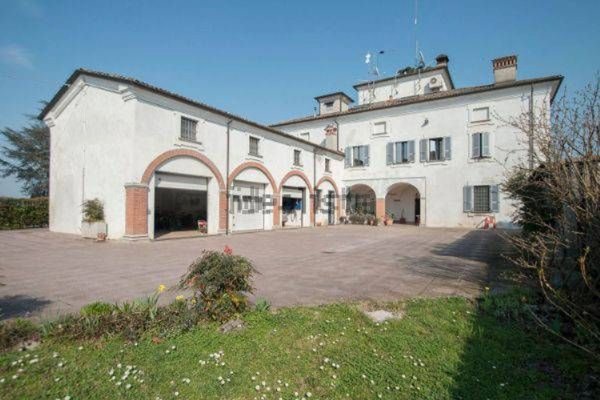 casa indipendente in vendita a Carpaneto Piacentino