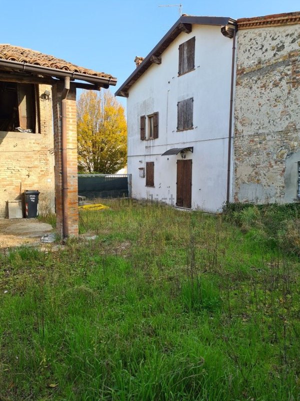 casa indipendente in vendita a Carpaneto Piacentino