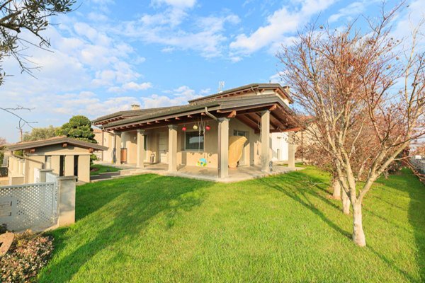 casa indipendente in vendita a Carpaneto Piacentino