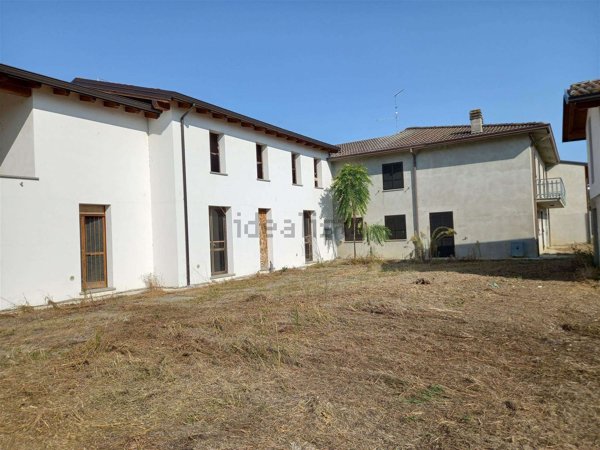 casa indipendente in vendita a Carpaneto Piacentino