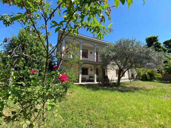 casa indipendente in vendita a Carpaneto Piacentino