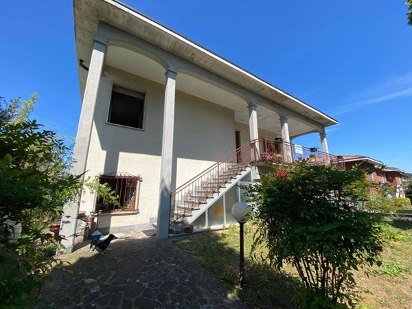 casa indipendente in vendita a Carpaneto Piacentino