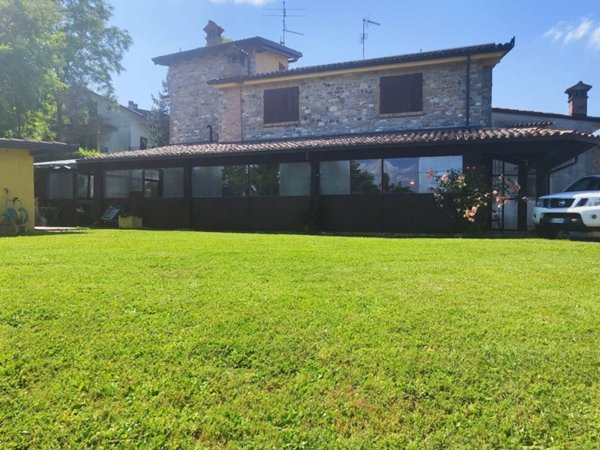 casa indipendente in vendita a Carpaneto Piacentino
