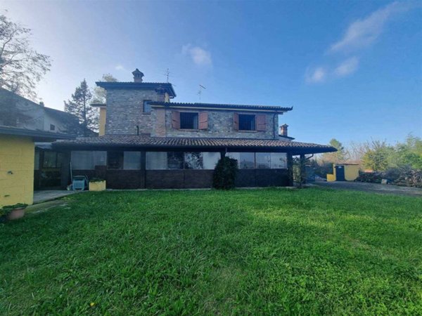 casa indipendente in vendita a Carpaneto Piacentino in zona Magnano