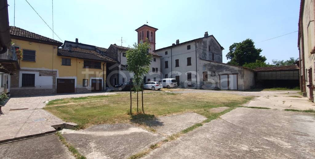casa indipendente in vendita a Carpaneto Piacentino in zona Chero