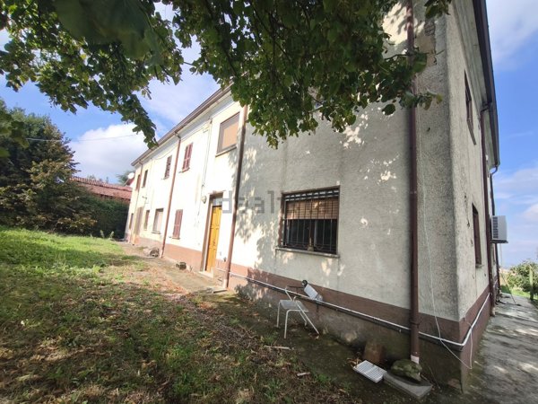 casa indipendente in vendita a Carpaneto Piacentino