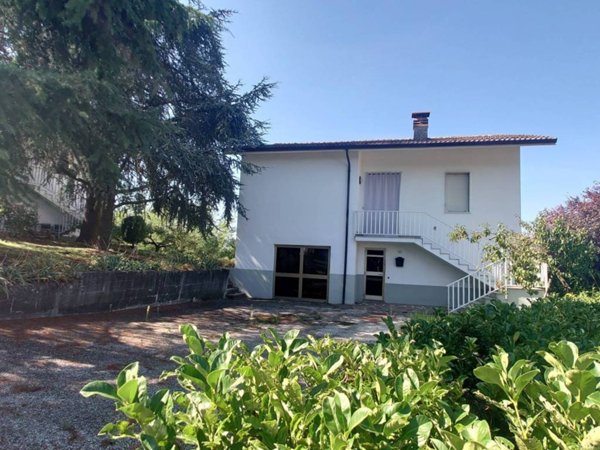 casa indipendente in vendita a Carpaneto Piacentino in zona Magnano