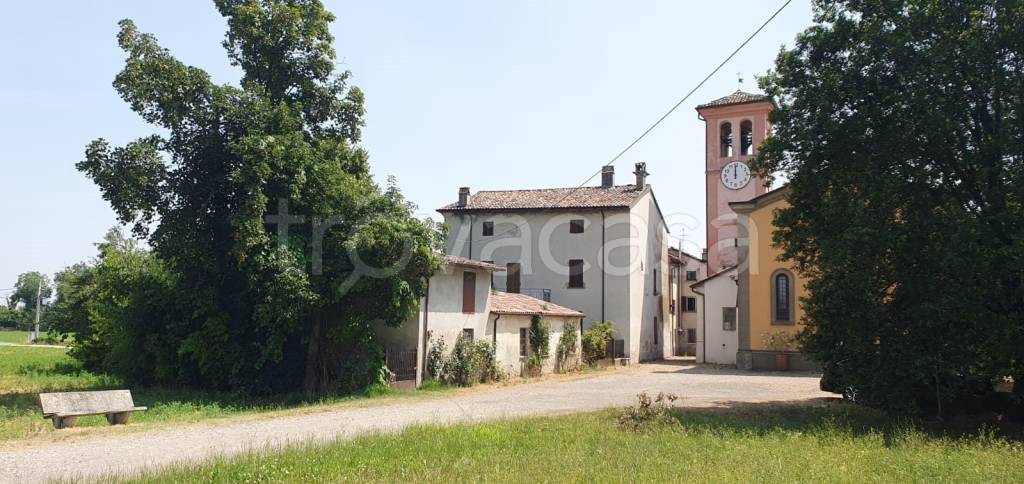 casa indipendente in vendita a Carpaneto Piacentino in zona Chero