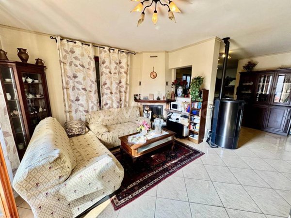 casa indipendente in vendita a Carpaneto Piacentino