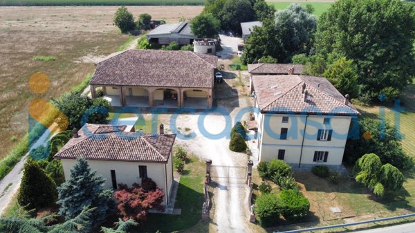 casa indipendente in vendita a Carpaneto Piacentino in zona Chero