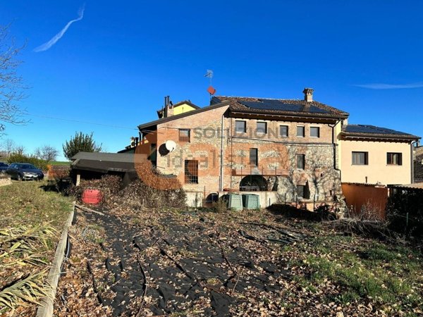 casa indipendente in vendita a Carpaneto Piacentino in zona Rezzano