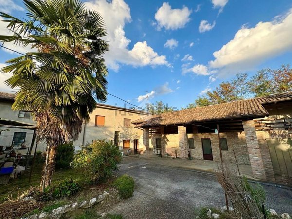 casa indipendente in vendita a Carpaneto Piacentino in zona Ciriano