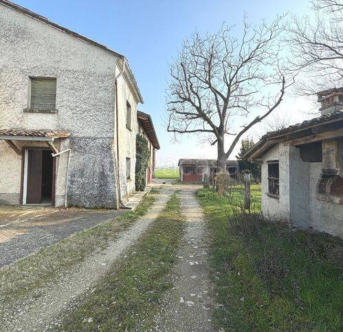 casa indipendente in vendita a Carpaneto Piacentino in zona Chero