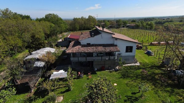 casa indipendente in vendita a Carpaneto Piacentino