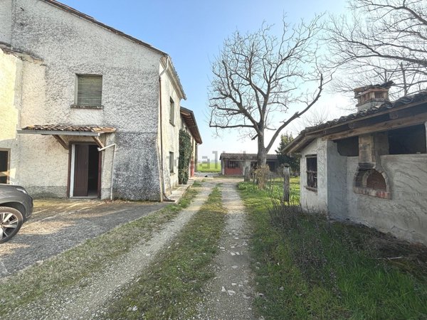 casa indipendente in vendita a Carpaneto Piacentino in zona Chero