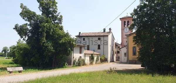 casa indipendente in vendita a Carpaneto Piacentino