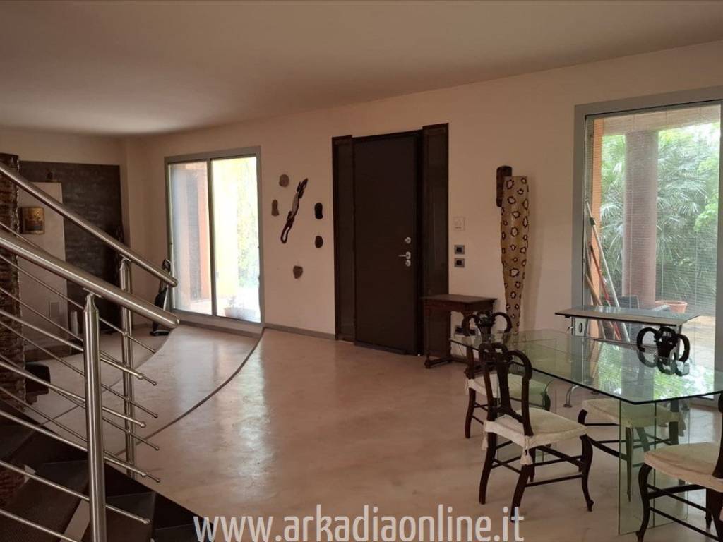 casa indipendente in vendita a Carpaneto Piacentino