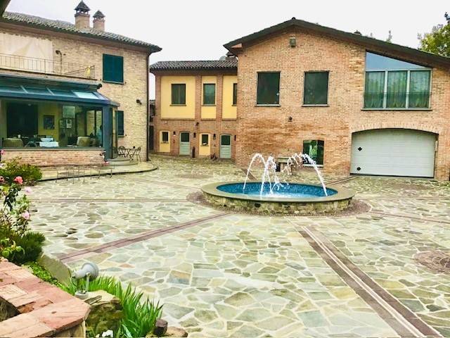 casa indipendente in vendita a Carpaneto Piacentino