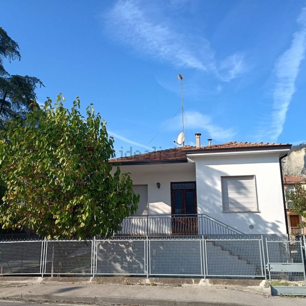 casa indipendente in vendita a Carpaneto Piacentino