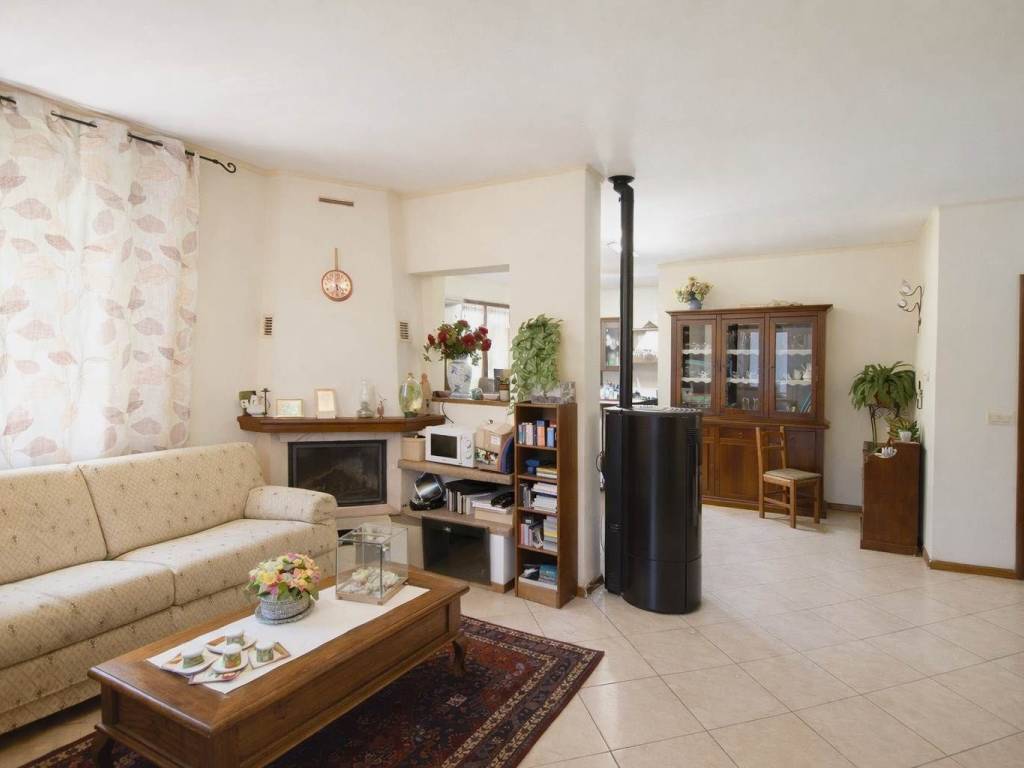 casa indipendente in vendita a Carpaneto Piacentino