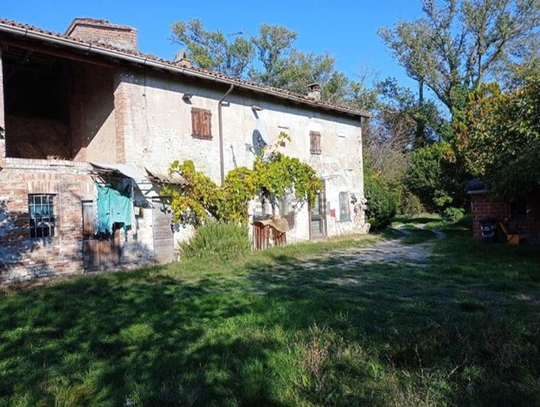 esavano in vendita a Carpaneto Piacentino