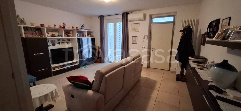 casa indipendente in vendita a Carpaneto Piacentino