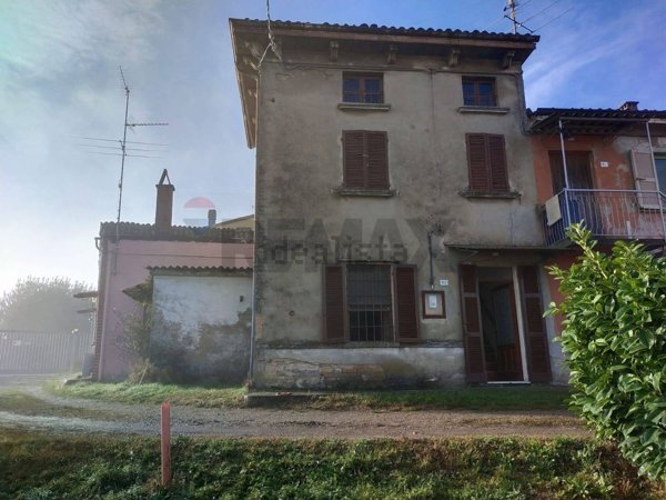 casa semindipendente in vendita a Carpaneto Piacentino