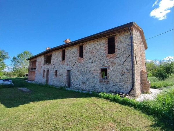 casale in vendita a Carpaneto Piacentino