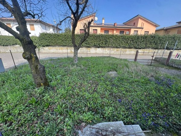 casa indipendente in vendita a Carpaneto Piacentino