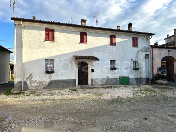 casa indipendente in vendita a Carpaneto Piacentino in zona Chero