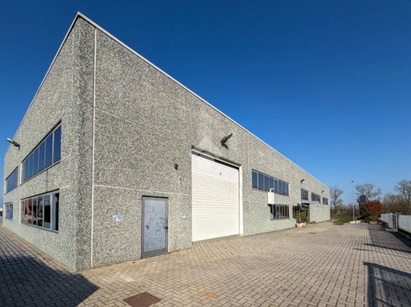 locale commerciale in vendita a Carpaneto Piacentino