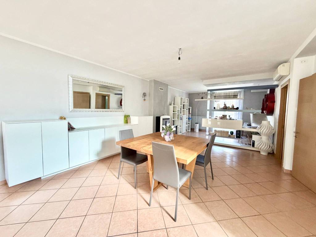 casa indipendente in vendita a Carpaneto Piacentino