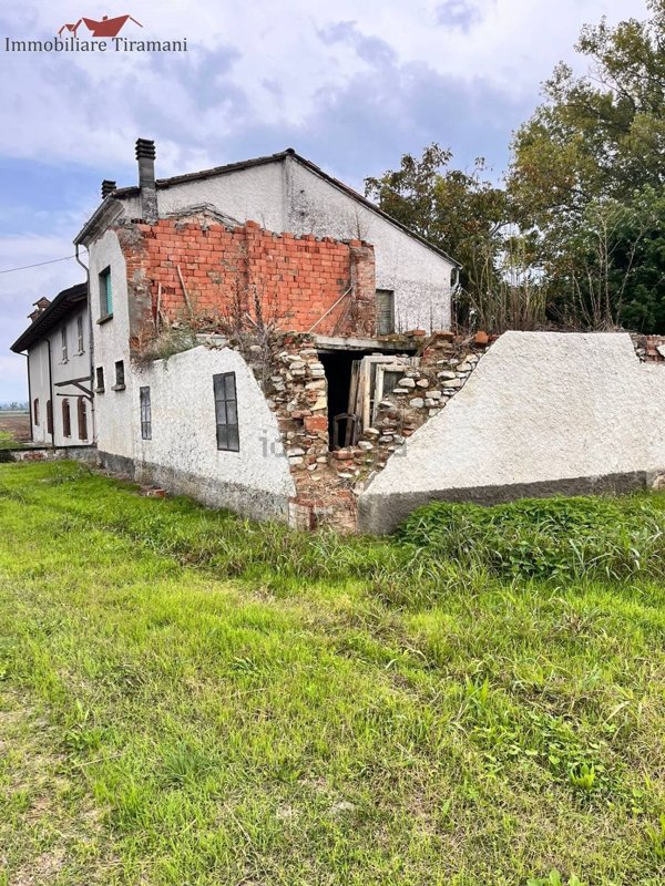 casa indipendente in vendita a Carpaneto Piacentino in zona Chero