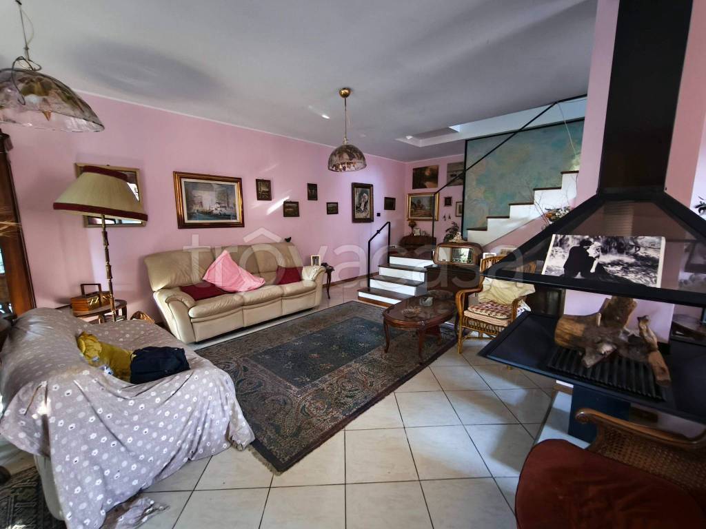 casa indipendente in vendita a Carpaneto Piacentino