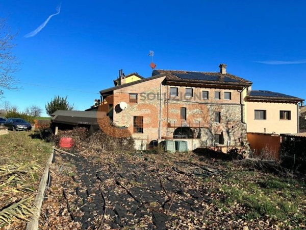 casa indipendente in vendita a Carpaneto Piacentino in zona Rezzano