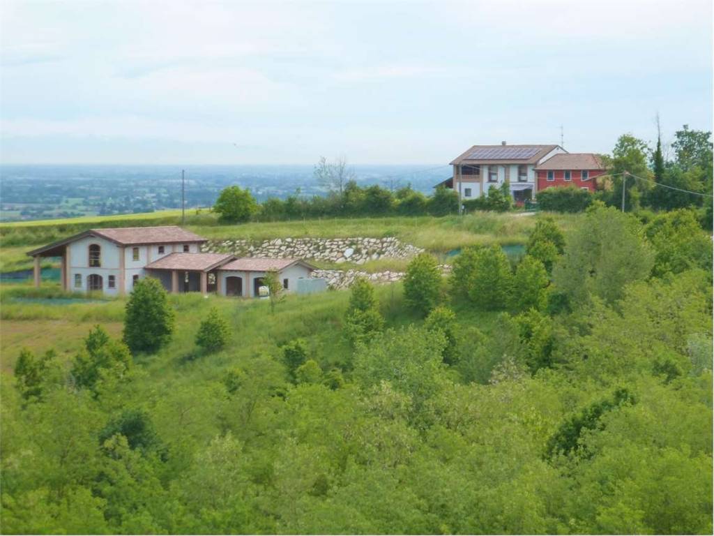casa indipendente in vendita a Carpaneto Piacentino