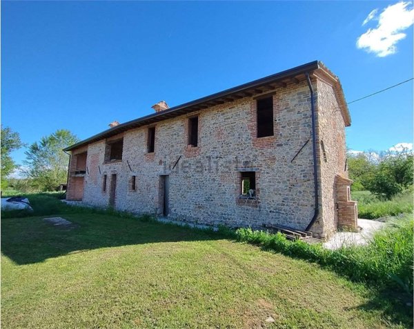 casale in vendita a Carpaneto Piacentino