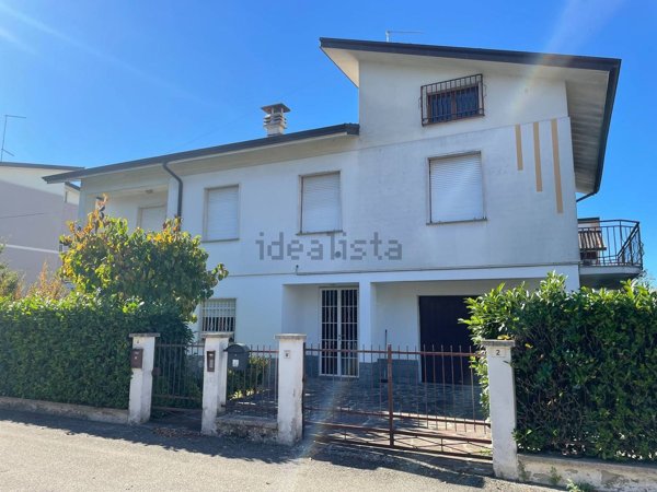 casa indipendente in vendita a Carpaneto Piacentino